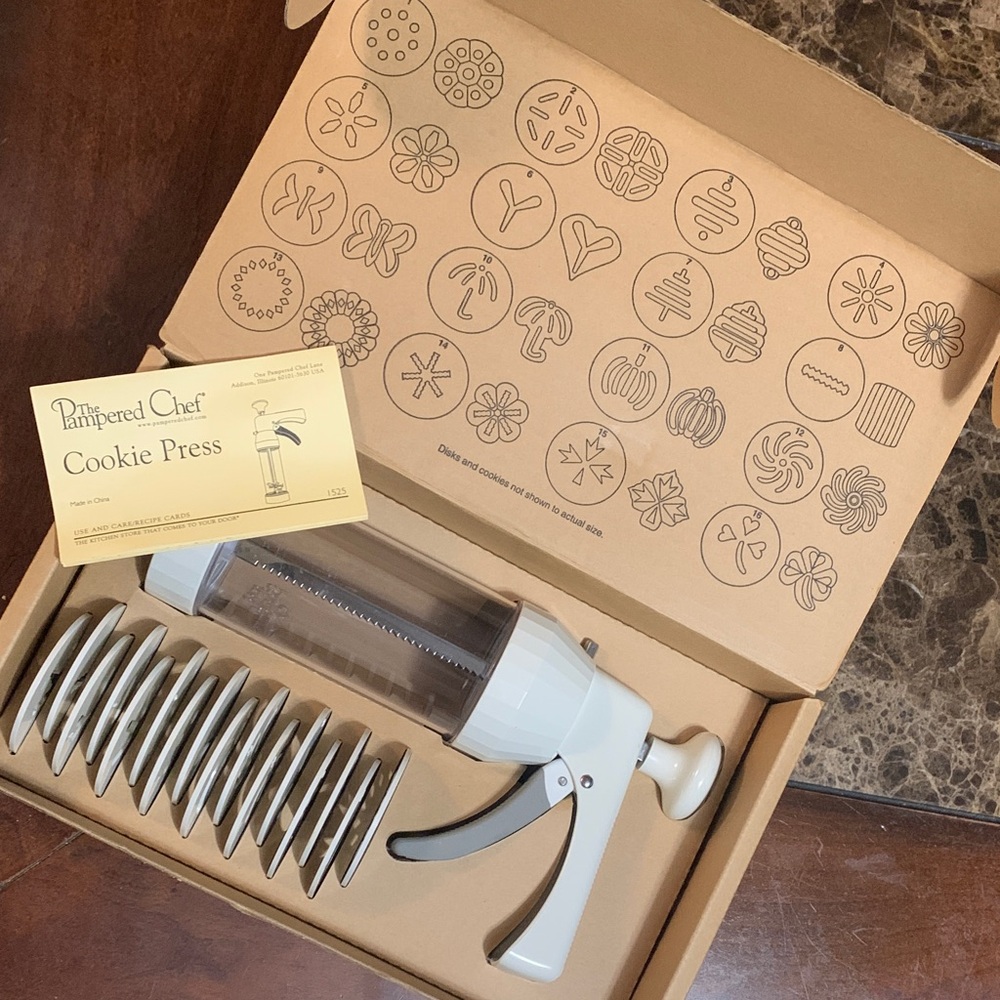 Pampered Chef White and Clear Cookie Press